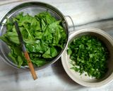 A picture of step 1 of Palak paneer bhurji.
