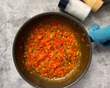 A picture of step 3 of Tomato onion eggs.