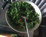 Foto langkah ke 4 dari resep Oseng Kangkung Saos Saori Saos Lada Hitam.