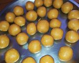 बेसन के लड्डू (Besan ladoo recipe in Hindi) रेसिपी चरण 4 फोटो
