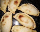 Foto del paso 8 de la receta: Empanadas de cerdo agridulces con masa criolla