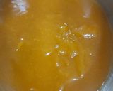 A picture of step 5 of Custard strawberry jelly with peach sauce.