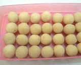 Foto langkah ke 5 dari resep Coconut ladoo (manisan india) bahan simpel.