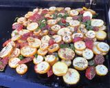 Une image de l'étape 7 de Courgettes jaunes aux tomates, poivrons verts et herbes de Provence.