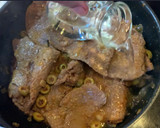 Foto del paso 7 de la receta: Filetes de ternera en salsa con aceitunas