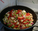 Foto del paso 2 de la receta: Pollo con verduras estilo oriental