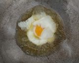 Foto langkah ke 1 dari resep Telur Ceplok Saus Tiram.