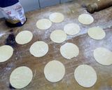 Foto del paso 3 de la receta: Pierogi relleno con calabaza y muzzarella y tuco con tapa de asado