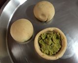 A picture of step 3 of Matar Paratha.