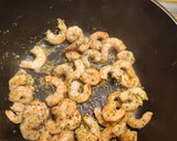 Foto del paso 5 de la receta: Tallarines con gambas al ajillo