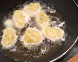 A picture of step 5 of Bohri fried chicken.