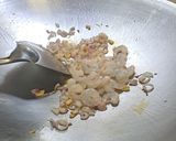 Foto langkah ke 4 dari resep Nasi Goreng Udang.