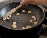 Foto del paso 4 de la receta: Patatas revolconas con salteado de setas de chopo