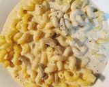 A picture of step 7 of Chicken pasta with sauce Bechamel.
