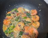 Foto langkah ke 4 dari resep 37. Creamy Garlic Shallot Butter Prawn.