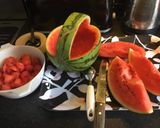 A picture of step 4 of HOW TO MAKE A WATERMELON BASKET:.