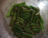 A picture of step 2 of Frenh beans in creamy gravy.