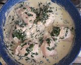 Foto del paso 4 de la receta: Pollo a la crema y espinacas 🍗