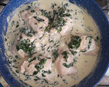Foto del paso 4 de la receta: Pollo a la crema y espinacas 🍗