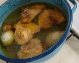 A picture of step 1 of Chicken in Corn Cream Sauce.