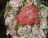Foto del paso 5 de la receta: Arroz con pollo, espárragos, judías y ajos tiernos