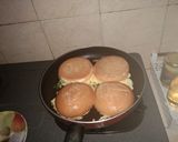 Foto langkah ke 4 dari resep Burger Ala Roti John.
