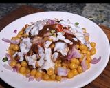 A picture of step 6 of Aloo tikki chat.