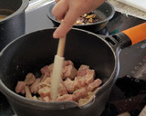 Foto del paso 4 de la receta: Estofado sencillo de cerdo con champiñones