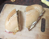 Foto del paso 4 de la receta: Bocadillo de tortilla francesa con zanahoria y jamón serrano