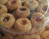 Foto langkah ke 7 dari resep Thumbprint cookies.