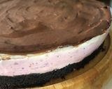 A picture of step 7 of No-Bake Chocolate and Strawberry Cheesecake.