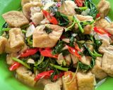 Foto langkah ke 6 dari resep Tumis Tahu Bayam.