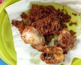 Foto langkah ke 9 dari resep Ayam goreng serundeng lengkuas.