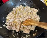 A picture of step 3 of Garlic Chicken Linguine.
