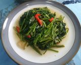 Foto langkah ke 2 dari resep Tumis kangkung saus tiram.