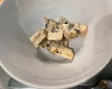 Une image de l'étape 3 de Roulés apéros au melon, jambon cru et roquefort.