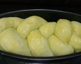 Hình bước làm 3 của món Bánh mì hoa cúc phô mai lá dứa