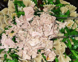 Foto del paso 5 de la receta: Ensalada con pasta farfalle integral, tomates secos, queso feta y más 😉💓