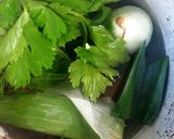 Foto del passaggio 2 della ricetta Paglia e fieno ai fiori zucca e zucchine