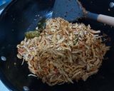 Foto langkah ke 5 dari resep Ayam Suwir Pedas.