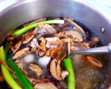 A picture of step 2 of Timlo soup.