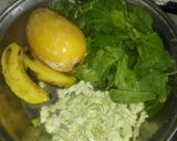 A picture of step 1 of Spinach Mango Smoothe.