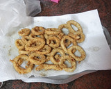 Foto del paso 3 de la receta: Calamares fritos con papas arrugás y mojo de pimiento