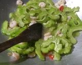 Foto langkah ke 5 dari resep Tumis Pare Campur Udang.