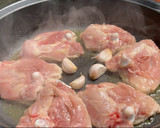 Foto del paso 2 de la receta: Pollo en semi escabeche