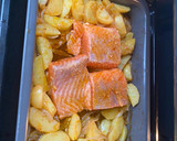 Foto del paso 7 de la receta: Salmón al horno con patatas