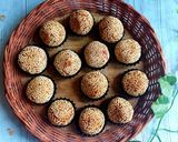 Foto langkah ke 5 dari resep Onde-onde Labu : Isi Selai Stroberi.