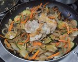 Foto del paso 5 de la receta: Salteado🍄de vegetales🧅🥕🍗y pollo🍱🥙🌯