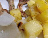 Foto del paso 3 de la receta: Chuletas de cordero a la plancha y patatas al romero