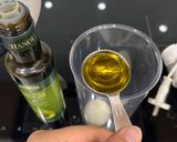 Hình bước làm 1 của món Cách làm Sốt Mayonaise từ Trứng Luộc